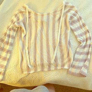 Sweater with a lower back